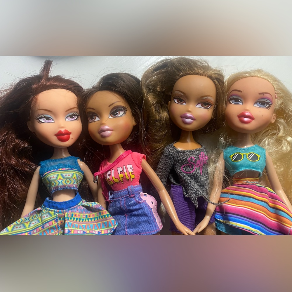 Bratz lot! With extra clothes